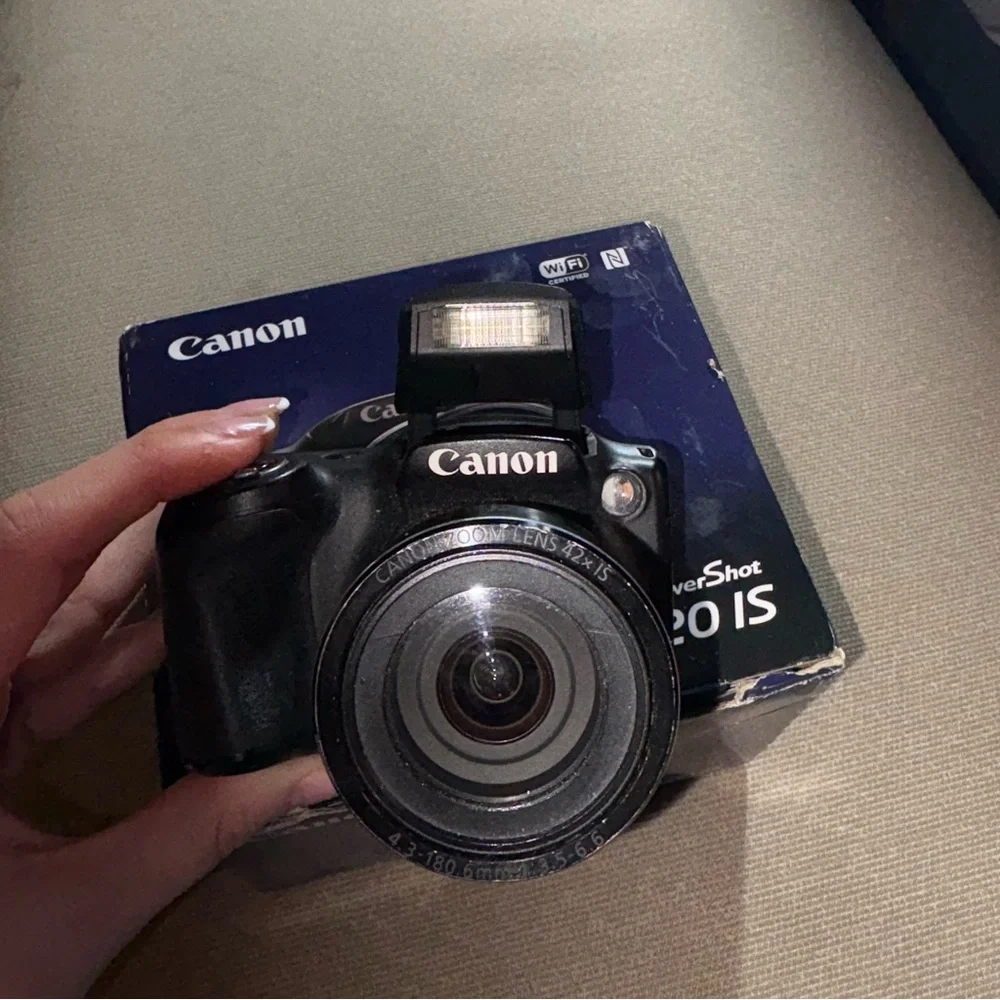 Canon PowerShot SX420 IS Digital Camera in Black